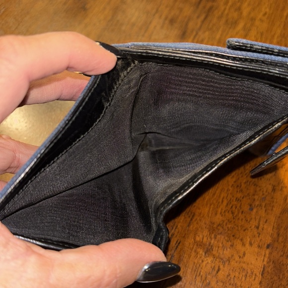 Prada bi-fold wallet quilted blue/black Authentic - Picture 8 of 11